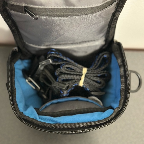 Case Logic Luminosity Compact Holster - Picture 7 of 16